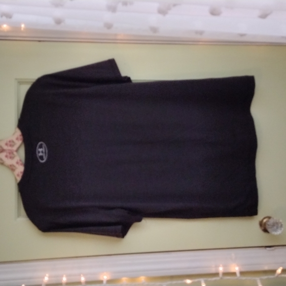 Men's Under Armour dark grey loose fit heat gear small v-neck shirt - Picture 4 of 5